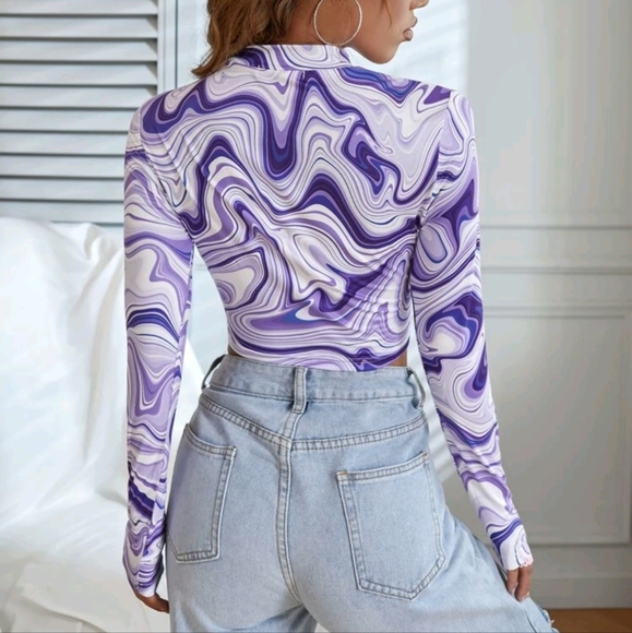 MOCK NECK CROP TEE - Picture 8 of 8